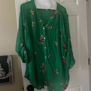 fig and flower embroidered tunic button up front in EUC roll up sleeve